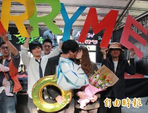 為愛而唱 五月天迷舉辦求婚演唱會！