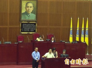 重陽敬老金再掀戰火 議員言砍二備金