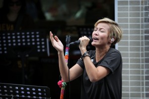 三千「有種港人」力挺 何韻詩：破曉終會來到