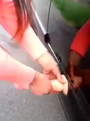 情趣性玩具 她竟拿來DIY修車