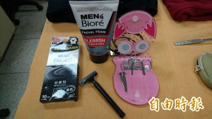 「師公」3嫌偷建中 連妙鼻貼都不放過 