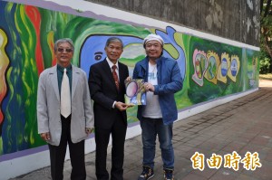 60公尺長壁畫 妝點嘉中網球及籃球場