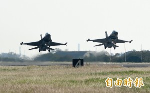 中國軍機昨繞台演訓 傳一度遭我方飛彈鎖定