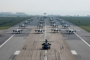 美空軍參謀長po駐日戰機照  強調處於「備戰狀態」