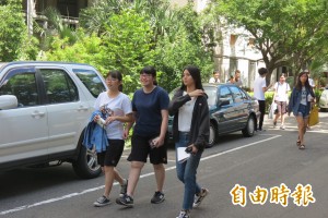 指考地理 考生：「背多分」型題多、寫得很輕鬆