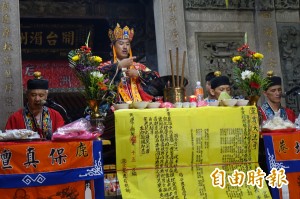 普度好兄弟吃飽沒？ 「登座化食」科儀變食千千百百