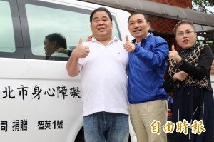 力挺侯友宜 科技董座喊每年捐2部復康巴士