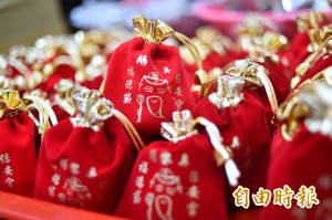 恆春半島3廟拚福氣 過年送開運金幣、發財米