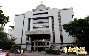 搶匪沒拿超商僅有500元 求減刑不成判2年半