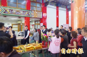 蔡英文參拜九華山地藏庵 閉門與小英之友會座談 蔡英文參拜九華山地藏庵 閉門與小英之友會座談