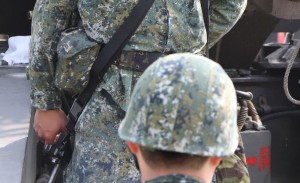 新兵操課站三七步打教育班長繳錢了事 社會 自由時報電子報