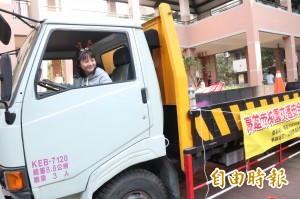 親眼看才知危險！ 高中生體驗大車「視線死角」
