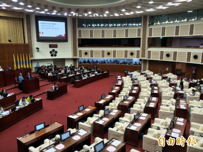 柯P瘋媽祖 議員轟秘書處成請假天堂