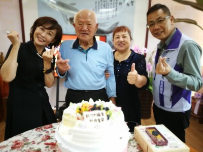 向山友報平安！「李棟山莊」莊主朱萬鶴歡慶92歲