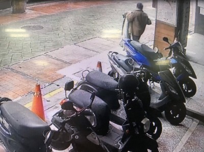 以為丟在角落的雨衣是垃圾 男隨手撿走挨告竊盜罪