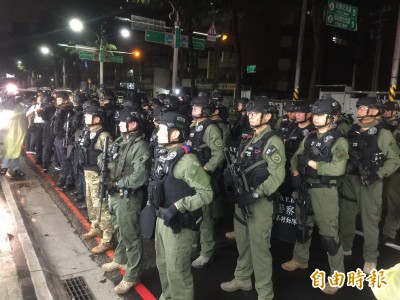 《桃園挾持人質案》鄭文燦到場嘉勉  大讃警方讓事情順利落幕