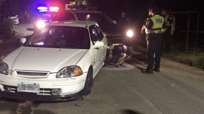 獨家》連開5槍！ 通緝犯開車撞警 前後輪被擊破活逮