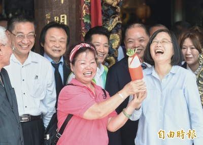 林鄭栽贓台灣 蔡英文：領導人不能守護民主 說什麼都是藉口