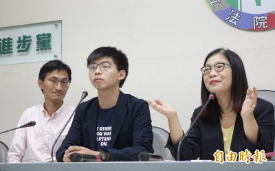 黃之鋒拜會立院民進黨團 同呼「不要再有任何政治操作」