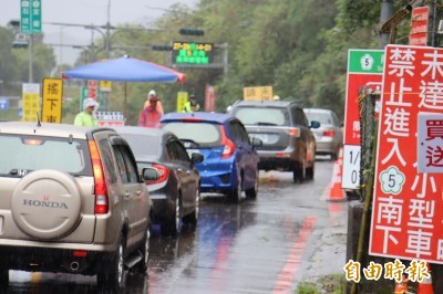 回娘家及出遊人車潮湧現 國5高乘載管制