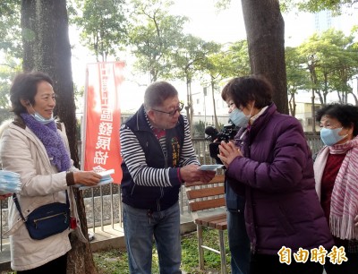武漢肺炎》中市里長送3000片口罩 20分鐘發完