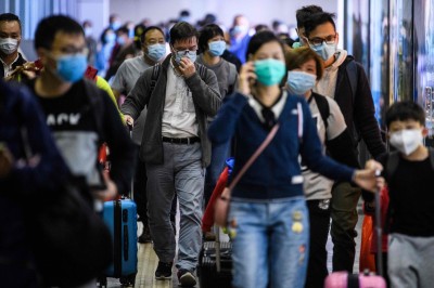 武漢肺炎》深圳封城！居民急逃香港 計程車大排長龍接客