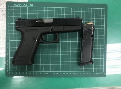 哥94狂！弟弟不孝順 竟對空鳴槍教訓