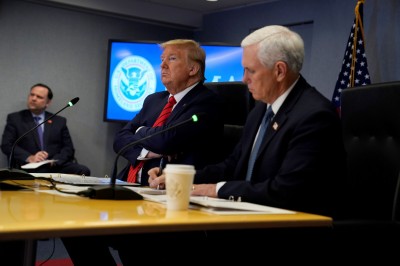 很故意！防疫簡報稱「冠狀病毒」 川普劃掉寫上「中國」