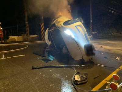 愚人節悲劇！ 32歲男子駕特斯拉自撞燒成焦屍