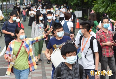 會考作文好發揮 考生巧遇「難忘的事」：開販售善心的店