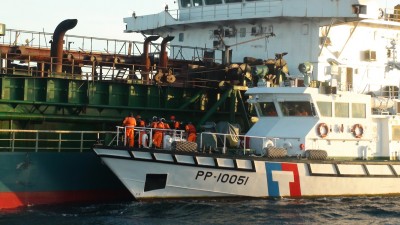 中國海砂船突襲盜砂我海巡高壓水砲出擊影片曝光 政治 自由時報電子報