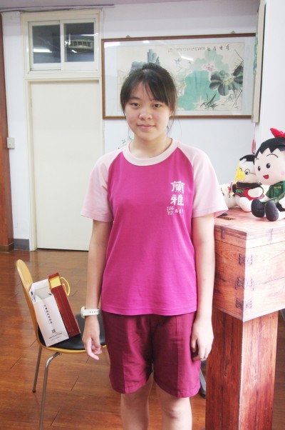 蘭雅國中喬奕佳愛音樂「想開唱片行」 獲會考全國寫作範本