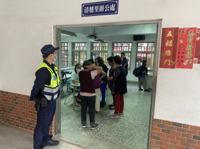 重陽禮金發放 新北警護鈔兼宣導犯防新知