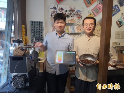 清大學生研發微波烘豆機  咖啡師也驚豔