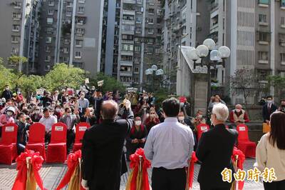 新隆社區都更簽約 住戶舉牌怒轟建商欺騙