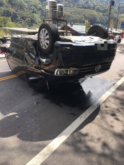 新竹尖石鄉計程車與廂型車對撞 10人受傷送醫