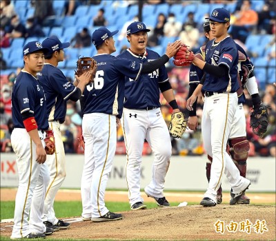 6.2局0失分 翁瑋均阻兄弟橫掃 6.2局0失分 翁瑋均阻兄弟橫掃