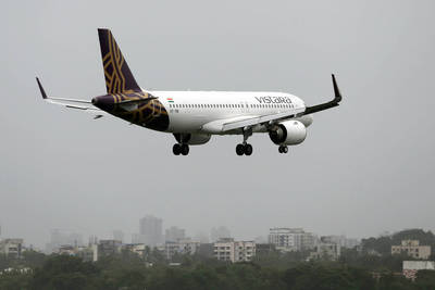 印度航班飛抵香港 機上53名乘客確診 印度航班飛抵香港 機上53名乘客確診