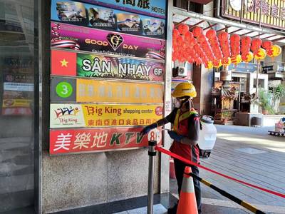 台北車站前脫衣裸奔男被制伏送精神病院暫收容 社會 自由時報電子報