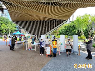 穿雨衣替民眾採檢 新北衛生局 那是防潑水醫療防護衣 生活 自由時報電子報