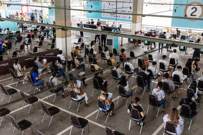 泰大規模疫苗接種傳「供不應求」 本土AZ產能遭質疑