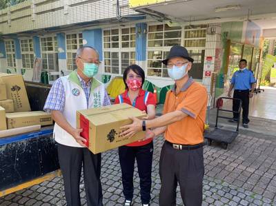 雨過天晴沒忘弱勢學子 高雄民代集結愛心物資送山區