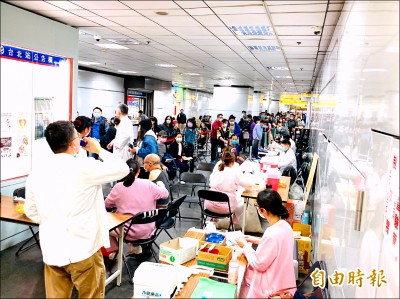 明年元旦上路 教育娛樂24場所員工須打完2劑 明年元旦上路 教育娛樂24場所員工須打完2劑