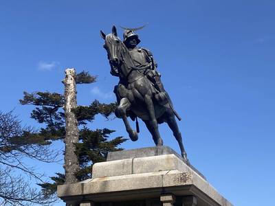不能party了？日本福島7.4強震 伊達政宗騎馬像破裂傾斜