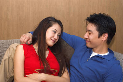 夫問「我跟傑森史塔森掉海裡」要救誰 妻神回覆網讚爆