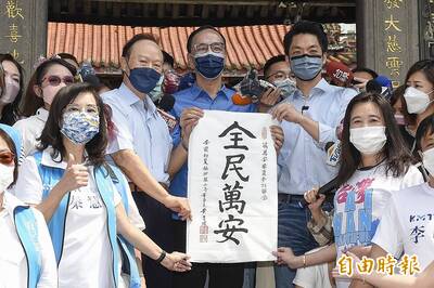 龍山寺參拜 蔣萬安：萬華是守住疫情第一線