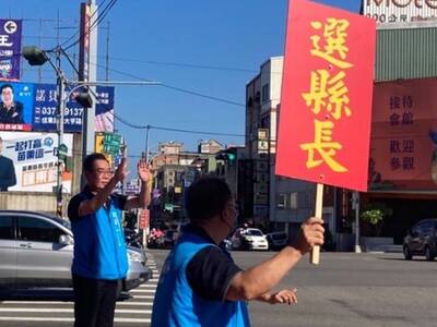 爭取青壯選票 謝福弘赴頭份交流道拜票