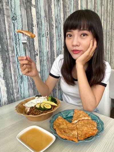 華春瑩山東餃子館意淫台灣 黃捷「笑死」：夢女過頭？