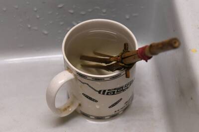 驚！ 老翁開課推廣尿療法 不僅每天喝還拿來泡腳