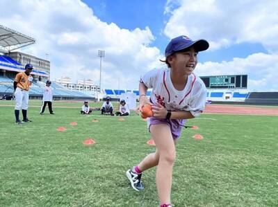 響應聯合國「重視女孩、投資女孩」 雲林推動崙背女孩幸福棒球教室